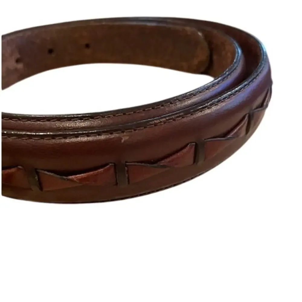Roundtree & Yorke men's leather brown belt w/braided detail.